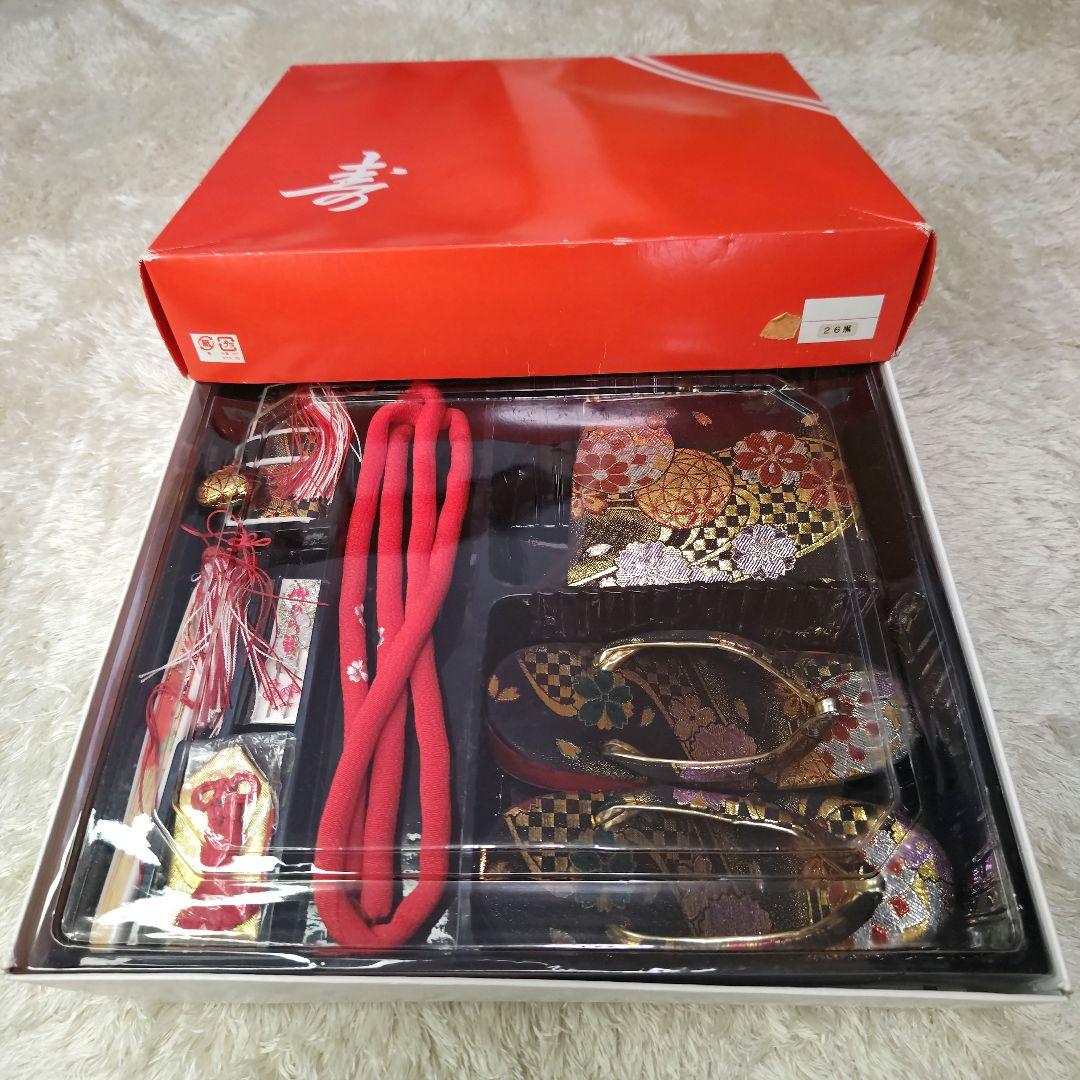 七五三　7歳　草履とバッグ　筥迫セット　ブラック　黒系　ゴールド　花柄　鞠