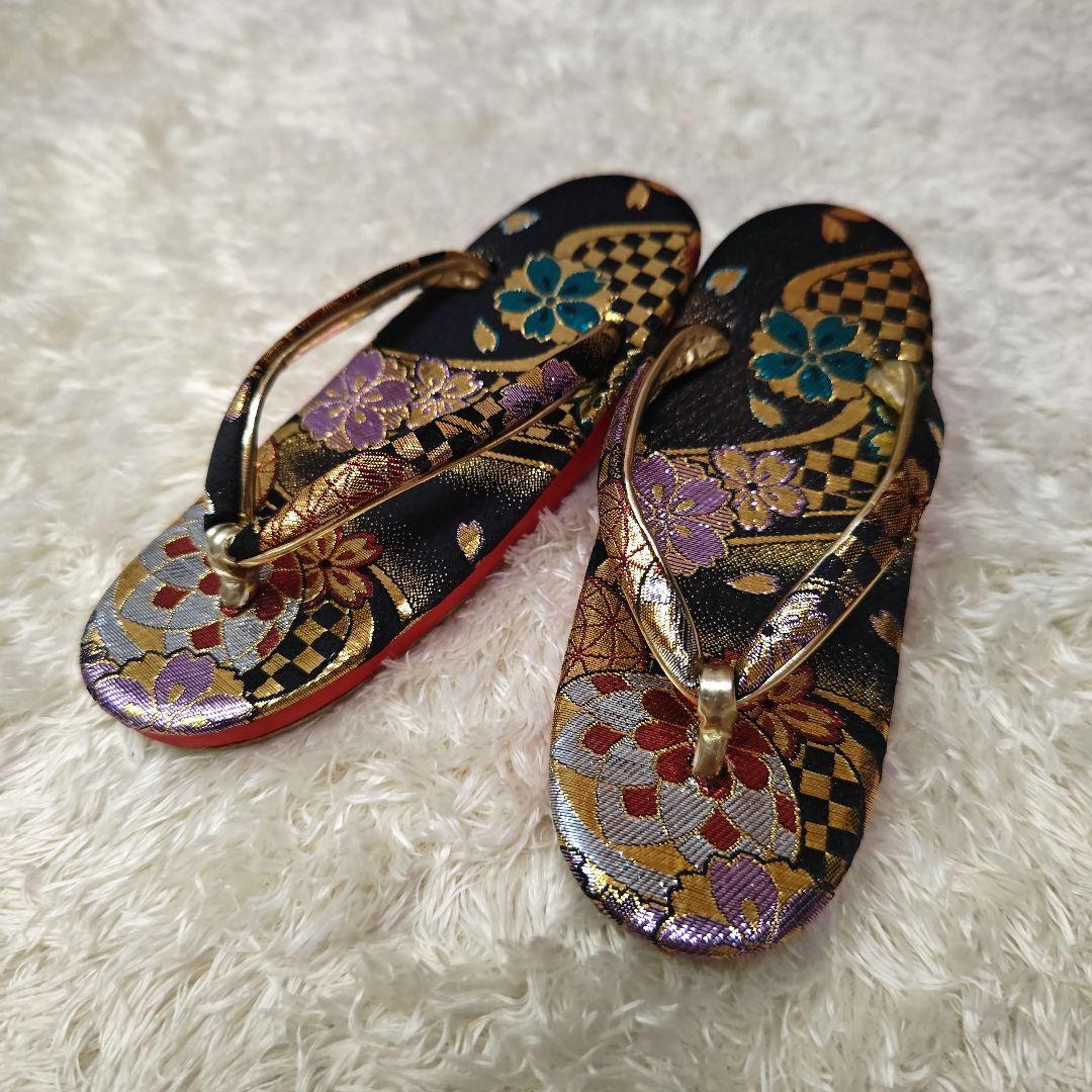 七五三　7歳　草履とバッグ　筥迫セット　ブラック　黒系　ゴールド　花柄　鞠