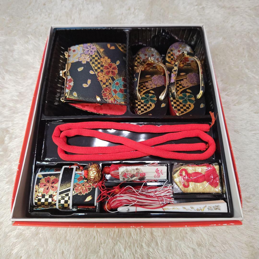 七五三　7歳　草履とバッグ　筥迫セット　ブラック　黒系　ゴールド　花柄　鞠