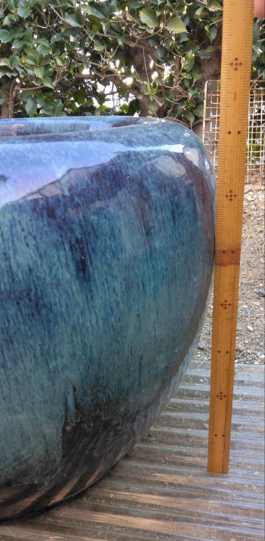 大きめ青色と黒の水鉢 なまこ鉢　火鉢　直径約48cm