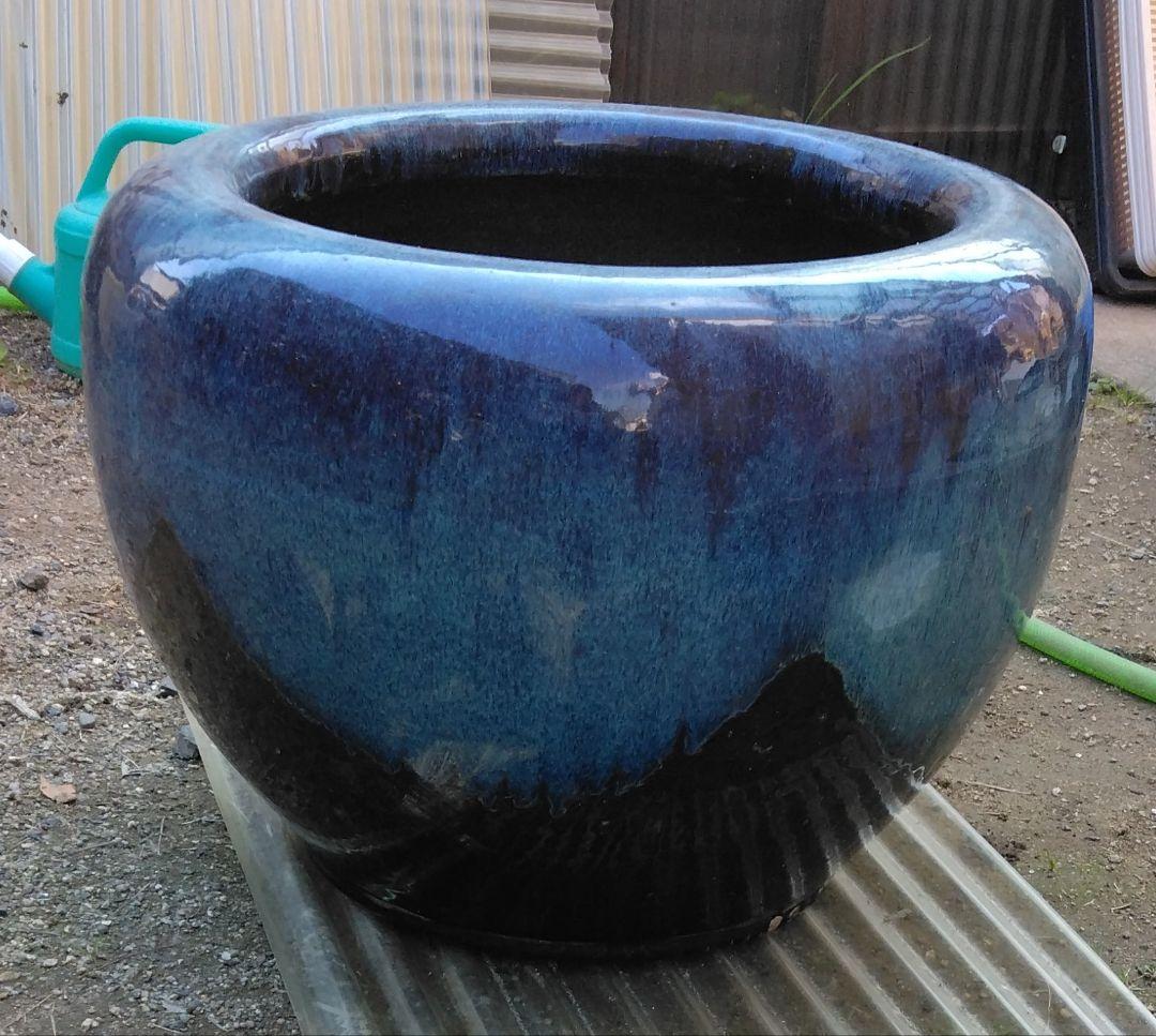 大きめ青色と黒の水鉢 なまこ鉢　火鉢　直径約48cm