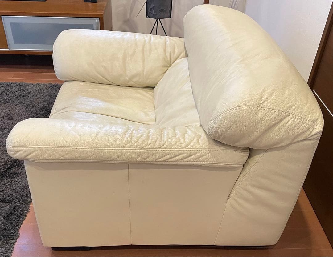 IDC大塚家具1人掛け総革張りソファ（送料12,000円込）