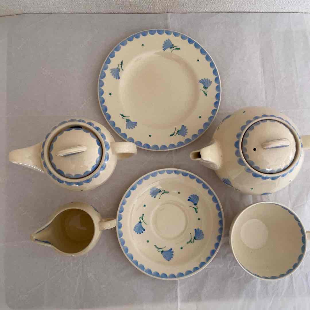 スージークーパー　スカロップボーダーフローラルモチーフ