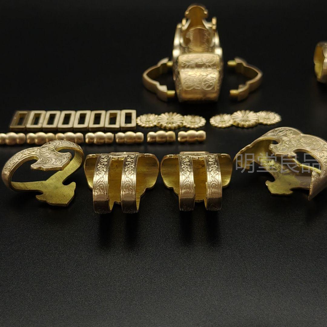 年末セール衛府の太刀金具 菊紋の図 切羽目釘鐺太刀拵鞘金具 金工品