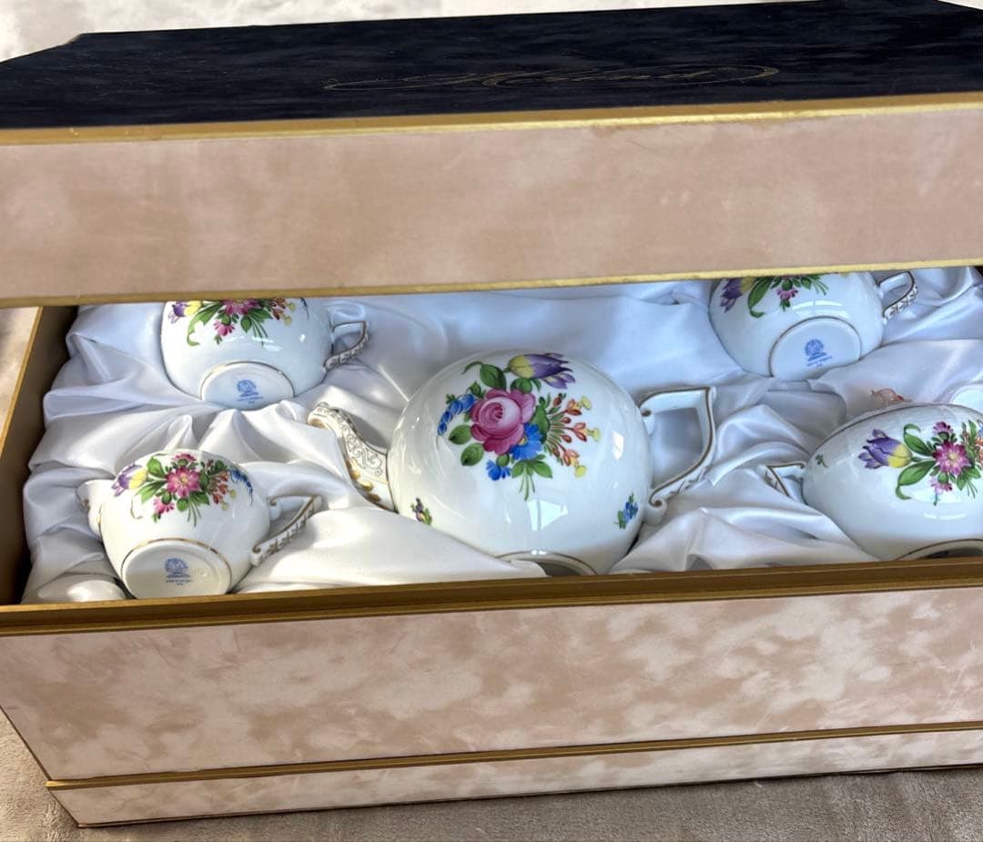 【美品】ハンガリーの名窯ヘレンドの「チューリップブーケ」シリーズのティーセット