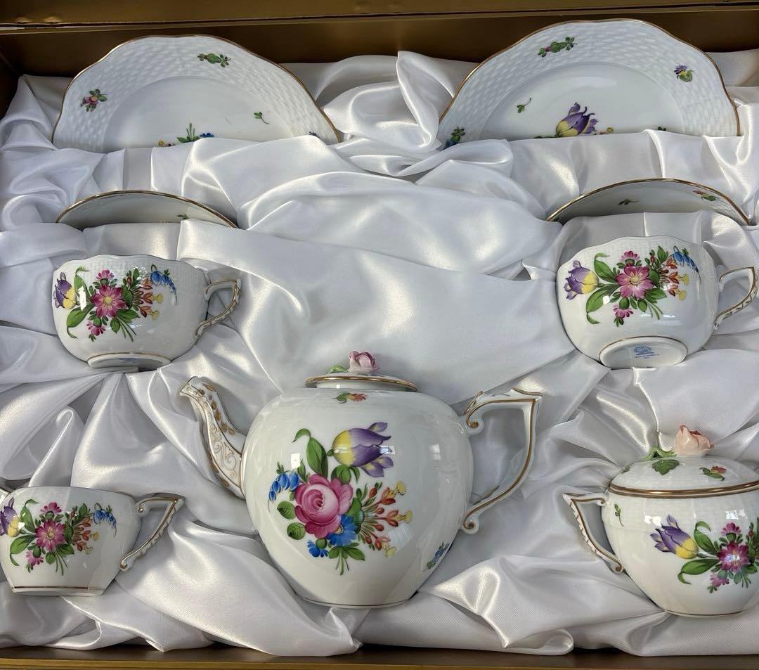 【美品】ハンガリーの名窯ヘレンドの「チューリップブーケ」シリーズのティーセット