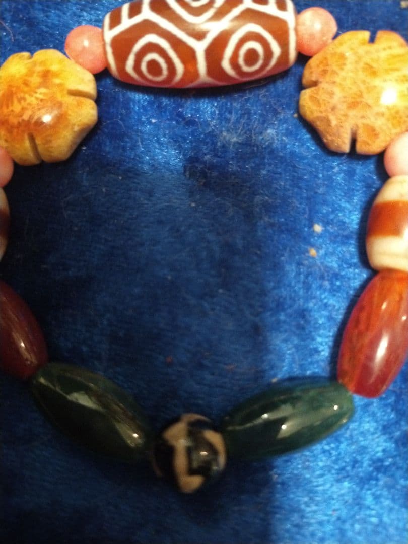 老玉髄赤龍眼・虎牙天珠・龍紋天珠・線天珠　ブレスレット