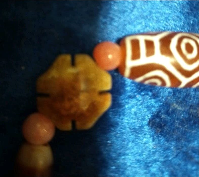 老玉髄赤龍眼・虎牙天珠・龍紋天珠・線天珠　ブレスレット