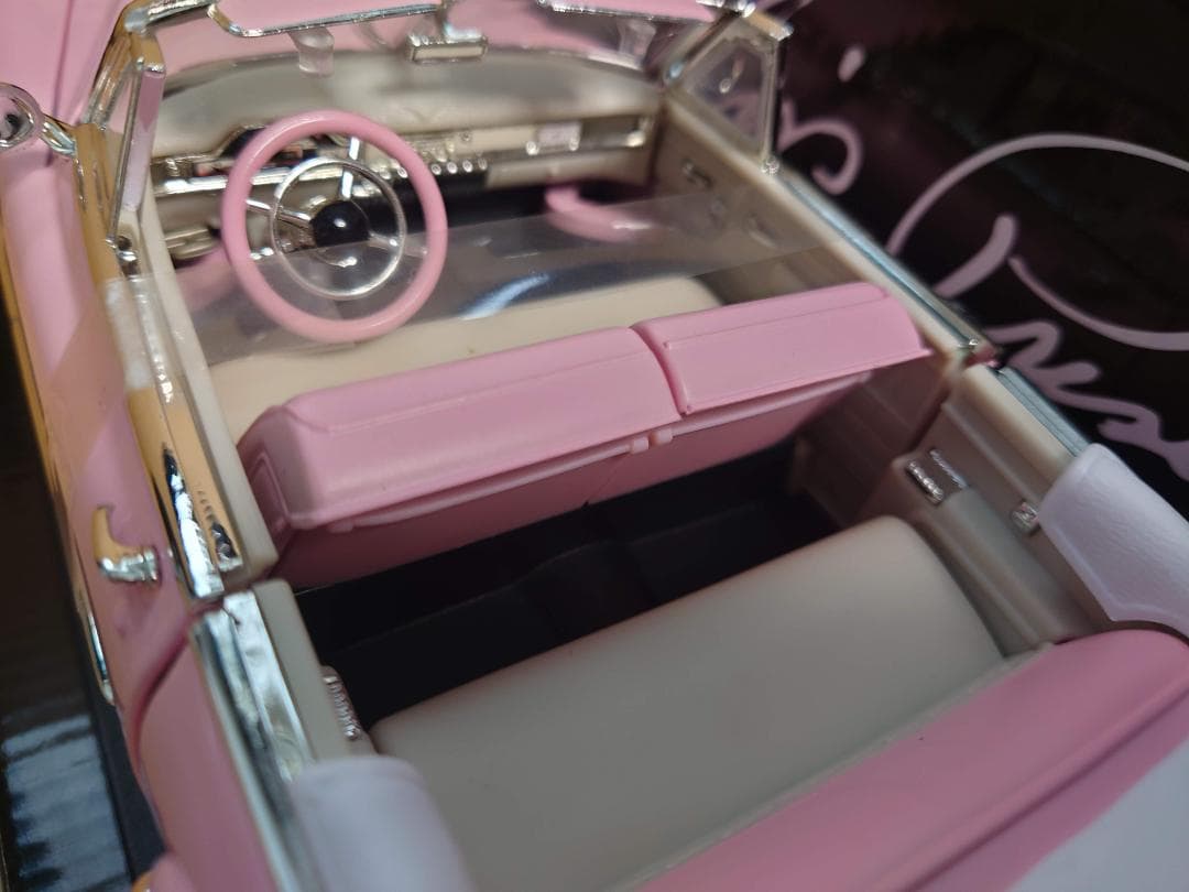 1/18 ピンクキャデラック シリーズ62 クーペオープンカー1949 ミニカー