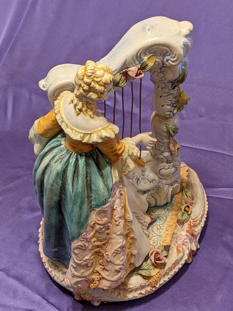 D.Poloniato 作 【ハープを弾く娘】