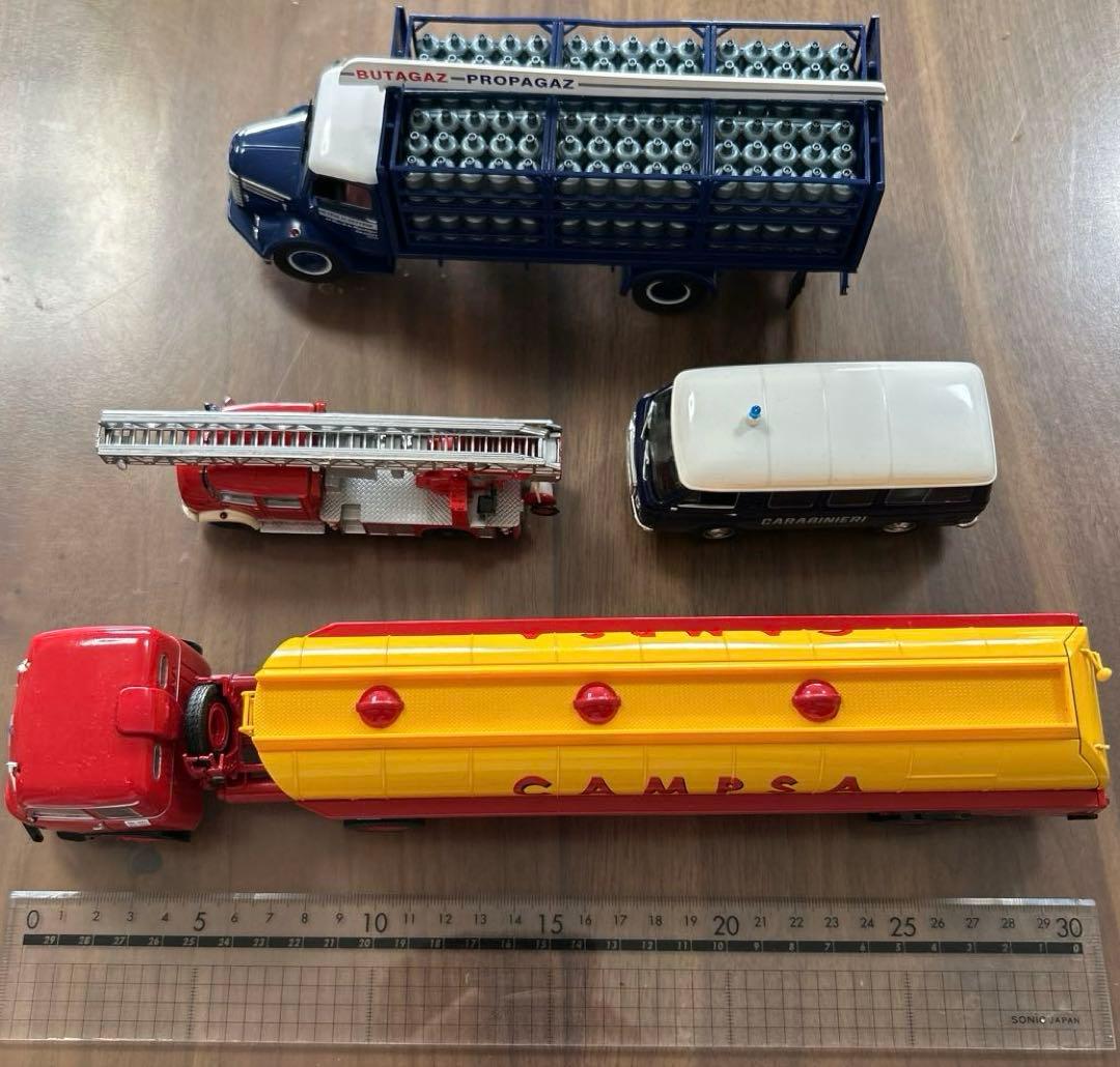 【レア】外国製：ミニカー 4台セット