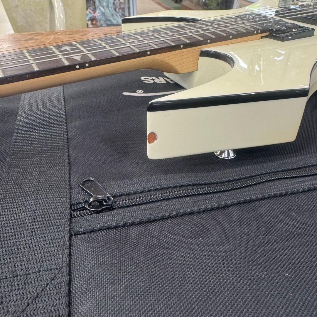 B.C.Rich WARLOCK ワーロック　エレキギター　白