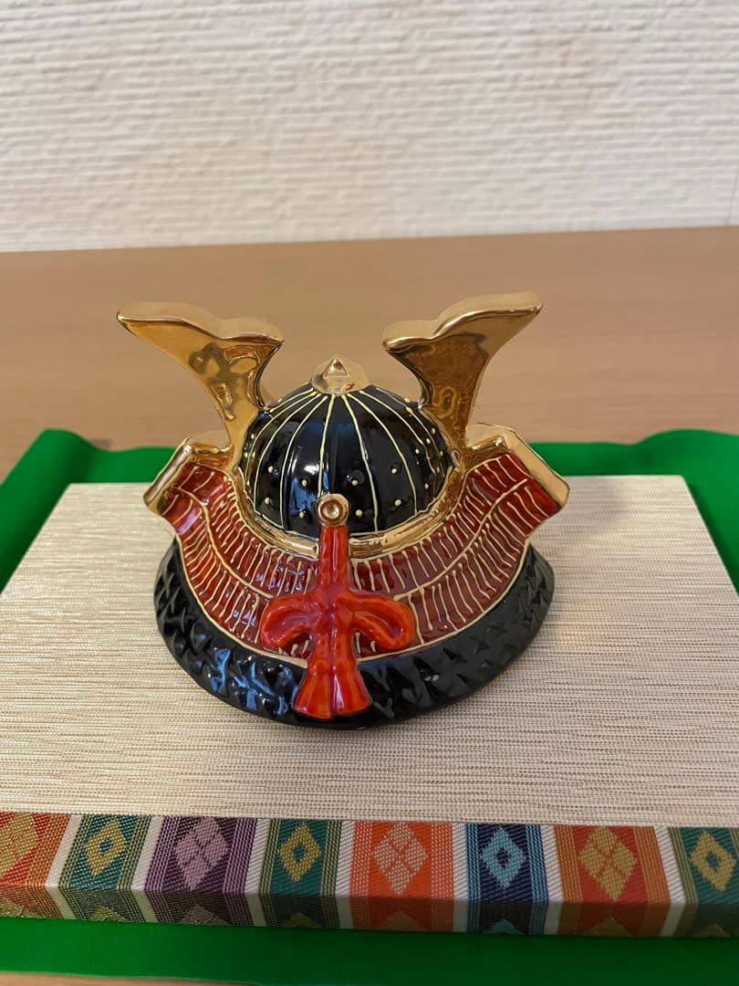 九谷焼　五月人形 九谷長峰　3号　兜 上等　金彩盛