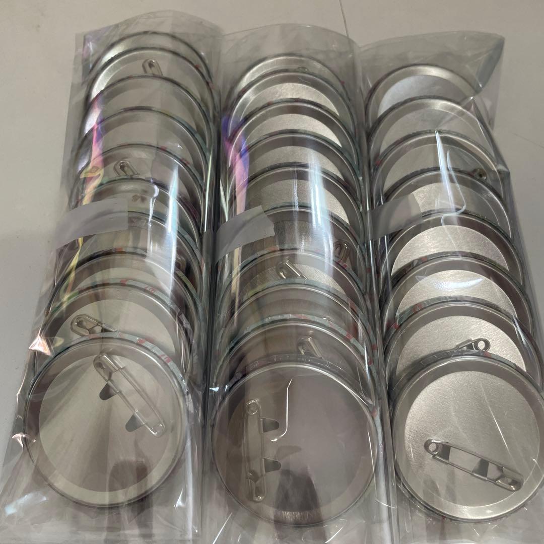 M56.となりの坂田 あほの坂田 HERO 等身 缶バッジ さかワン - メルカリ