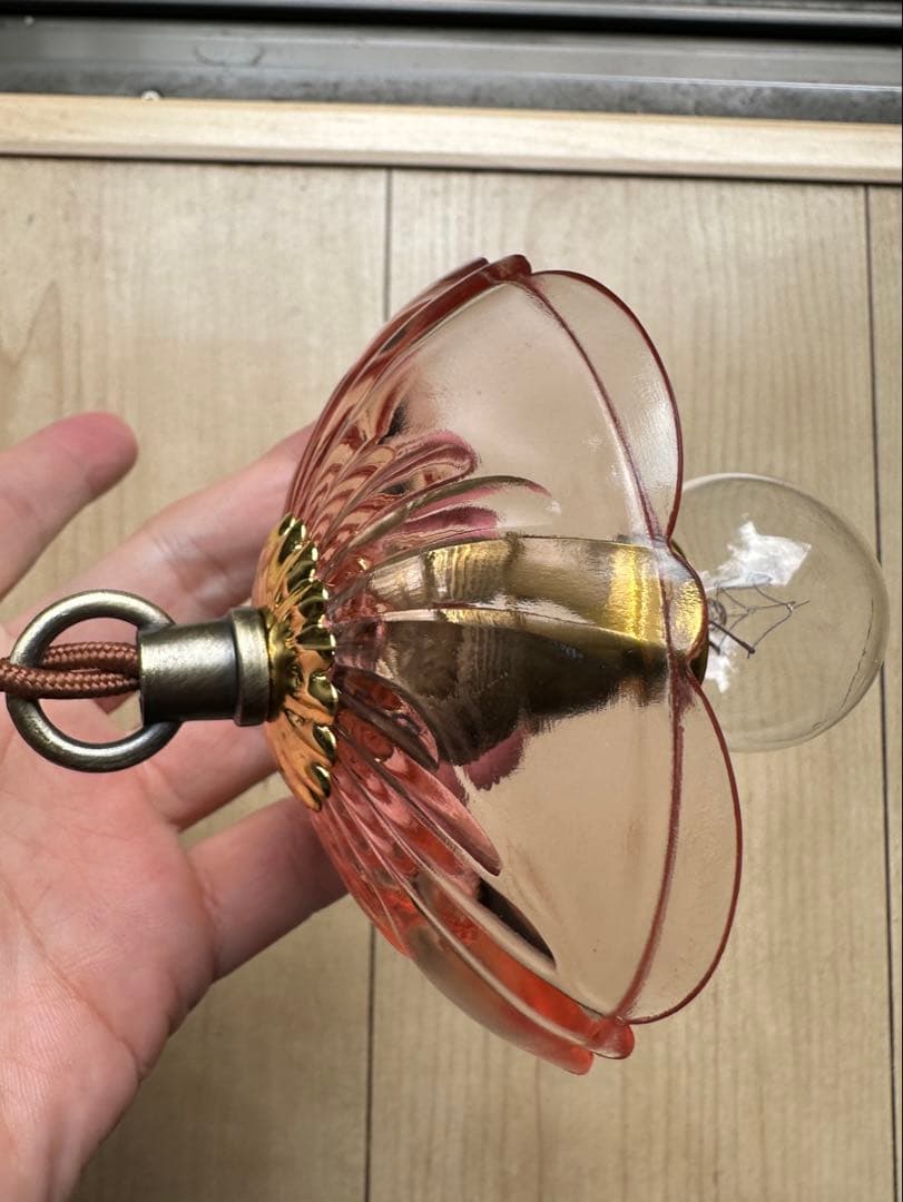 20年代 フランス アンティーク 螺旋模様ピンクガラスのお花アトリエ