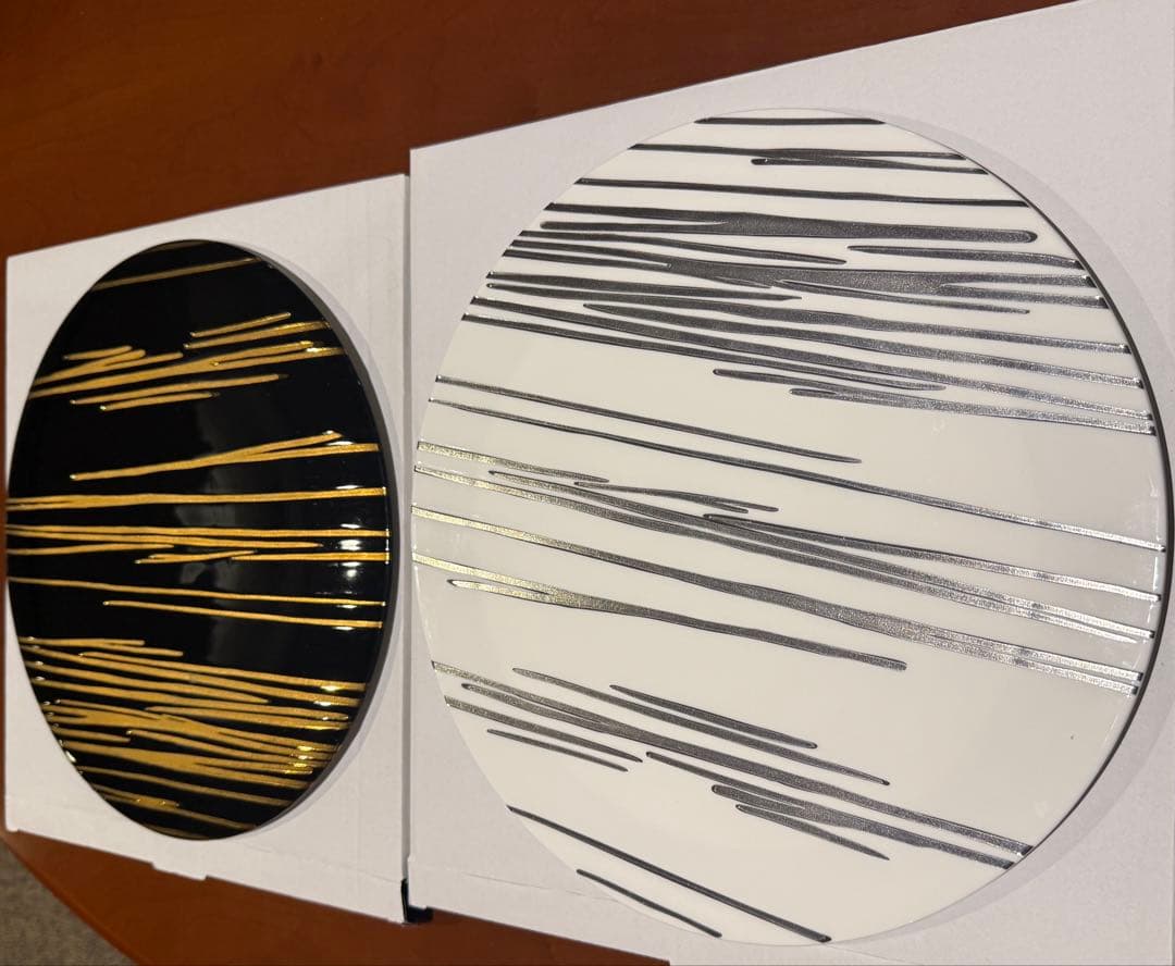 Luzerne ルザーン ストライプデザインの円形お皿　2枚セット