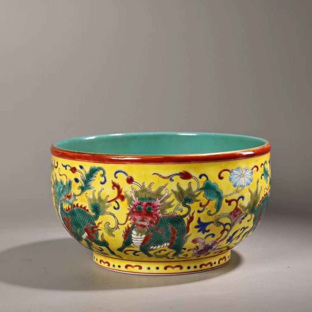 中国古美術・珍品旧蔵・七宝彩と粉彩磁器の碗・純手描き・箱付・置物