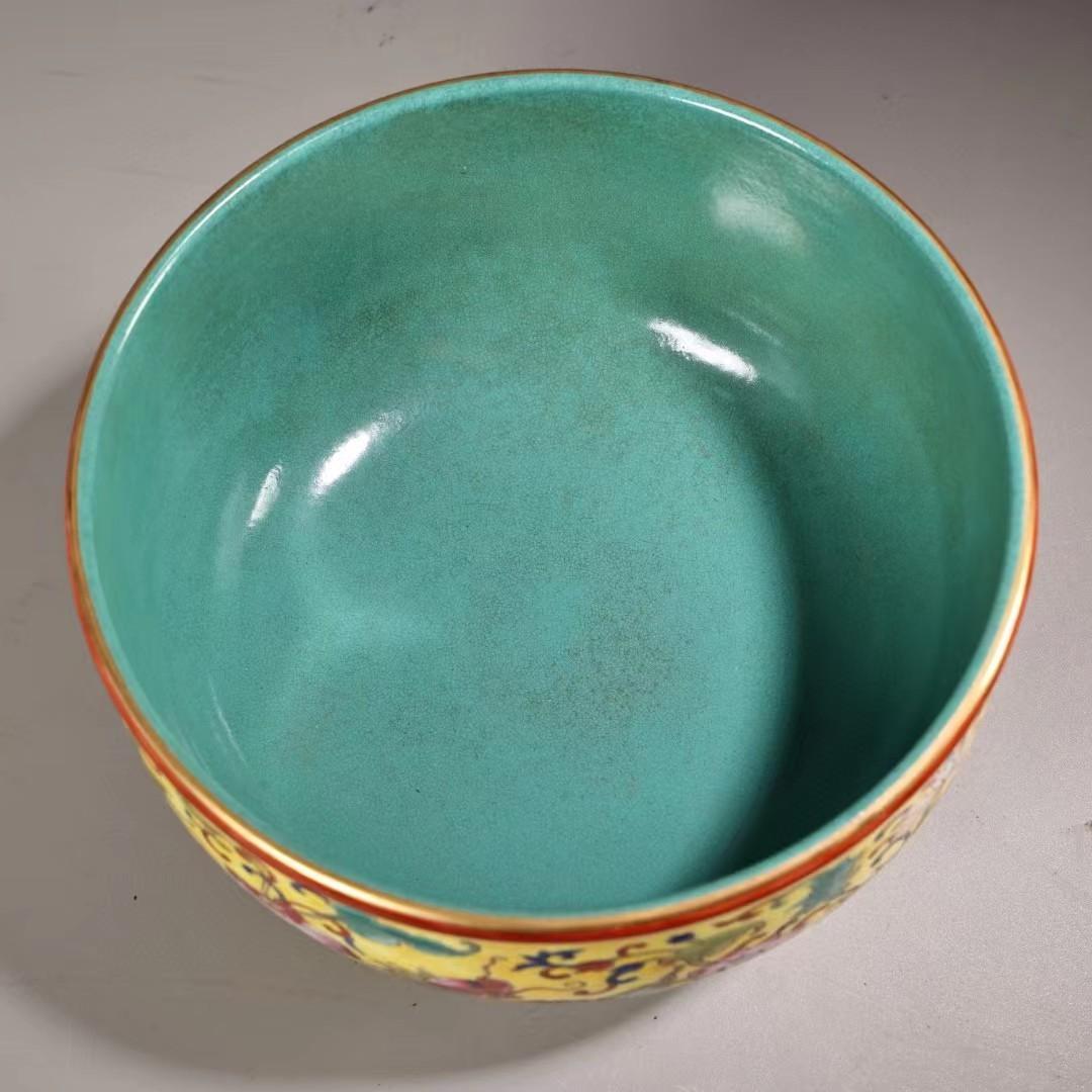 中国古美術・珍品旧蔵・七宝彩と粉彩磁器の碗・純手描き・箱付・置物