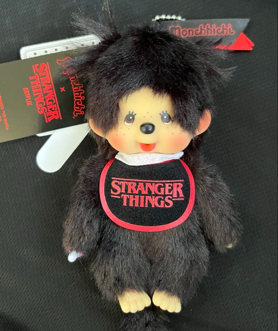 ストレンジャーシングス モンチッチ コラボ キーチェーン - メルカリ