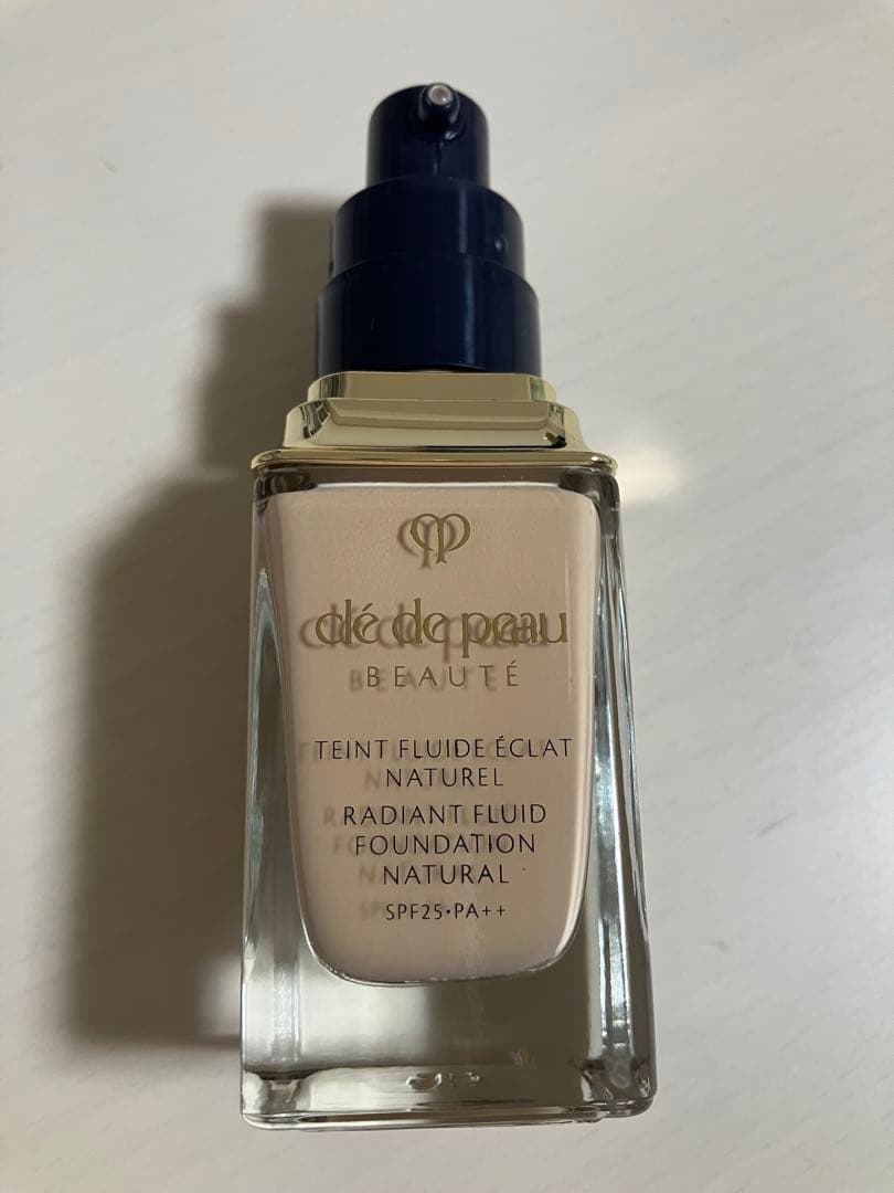 クレ・ド・ポー リキッドファンデ オークル10