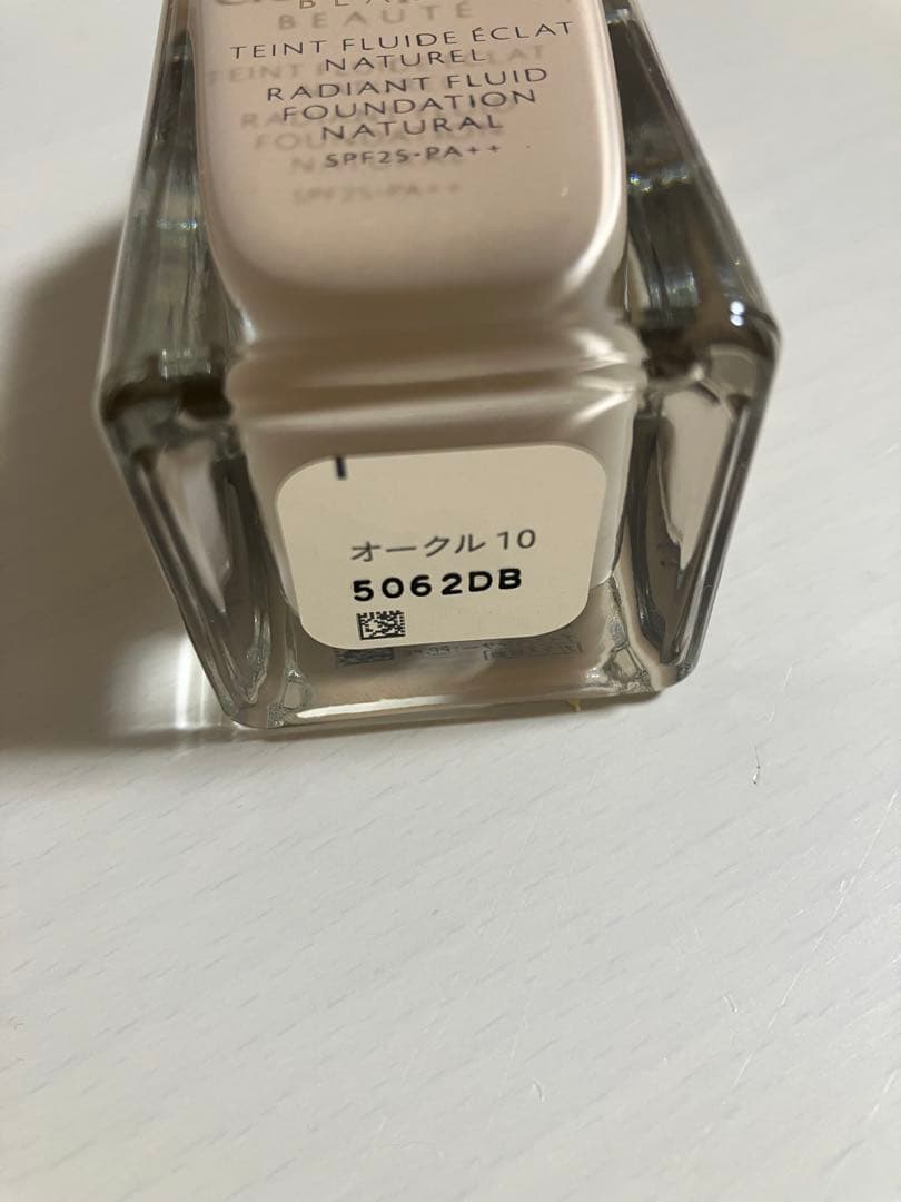 クレ・ド・ポー リキッドファンデ オークル10