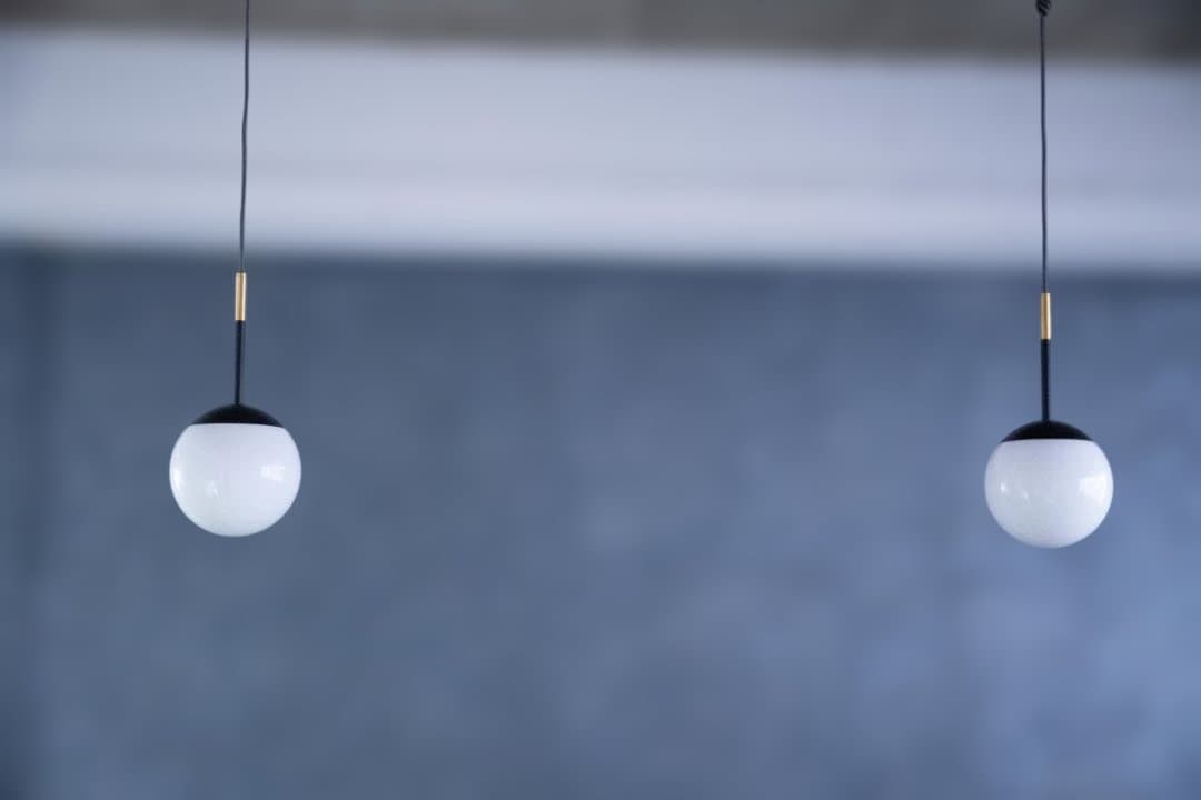 KANADEMONO 球形ペンダントライト ホワイト×ブラック