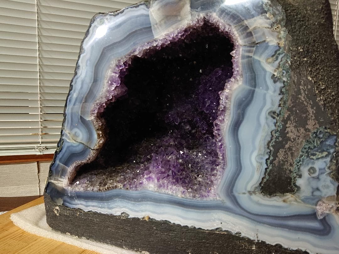 アメジストドーム　高さ29cm　横35cm　幅16cm　約24キロ　天然石