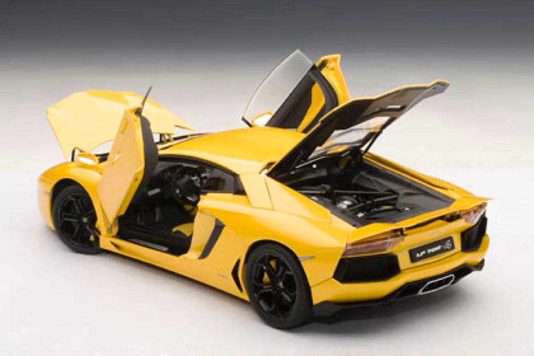 1/18 ランボルギーニ アヴェンタドール LP700-4 オートアート