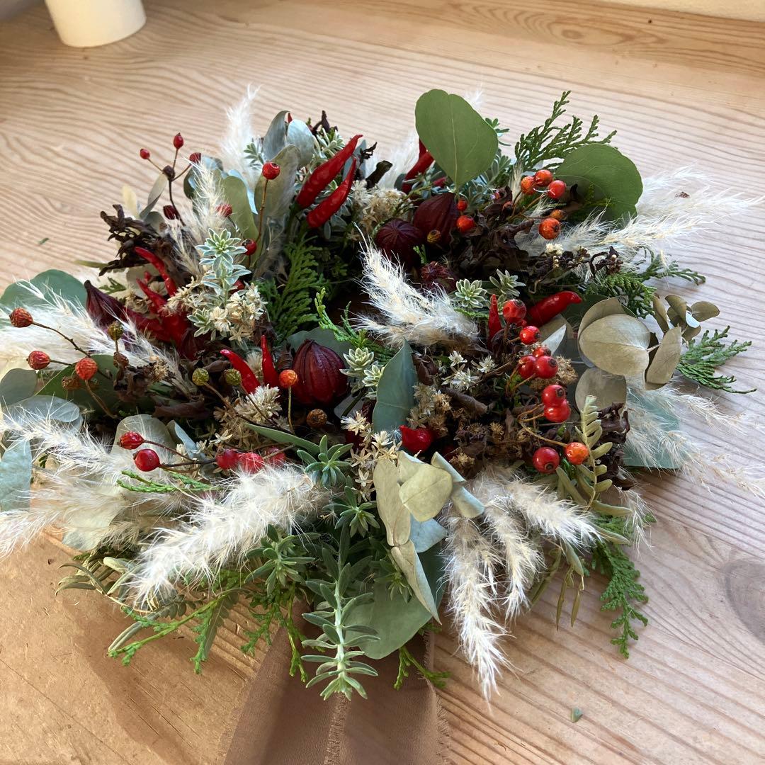 大きめ ローゼルと唐辛子のリース ユーカリ パンパスグラス 秋