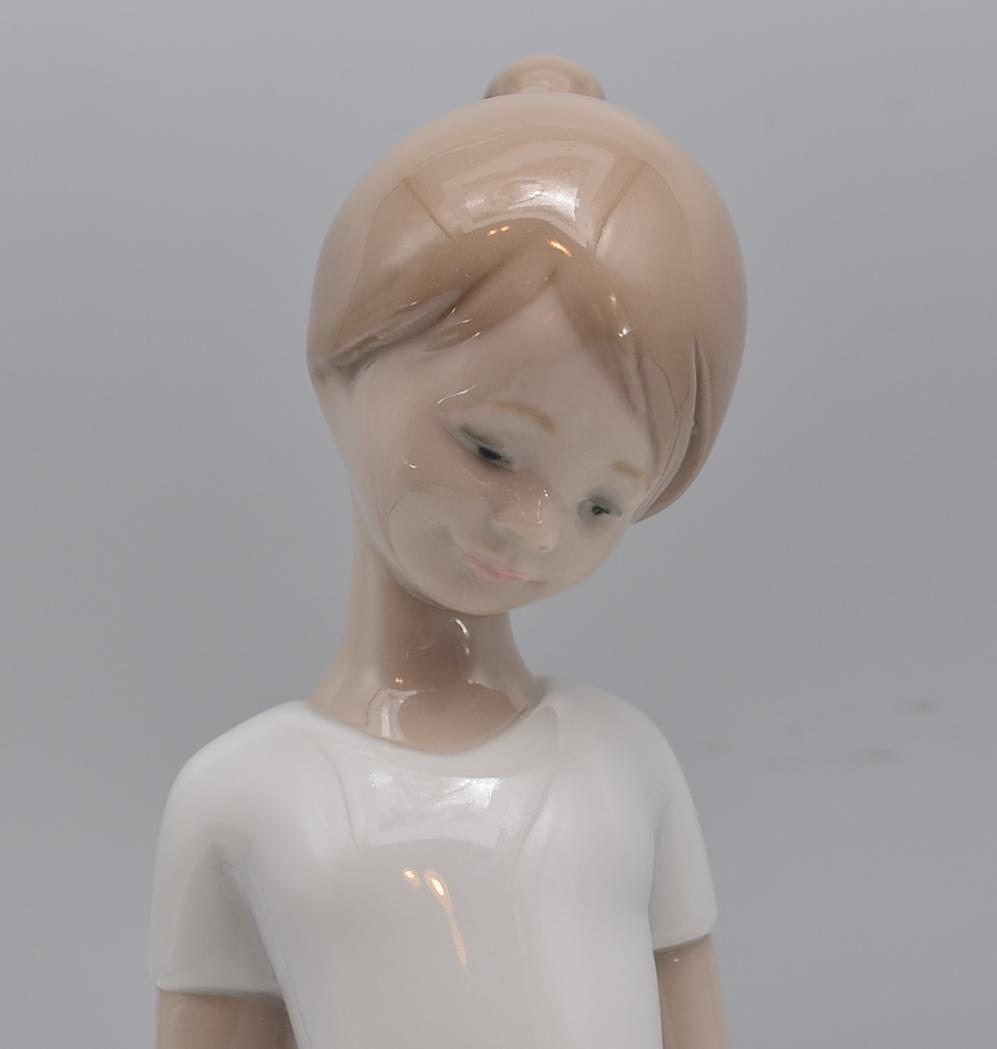 夢みるバレリーナ　★NAO・リヤドロ　スペイン　ポーセリン　光沢仕上げ　絶版