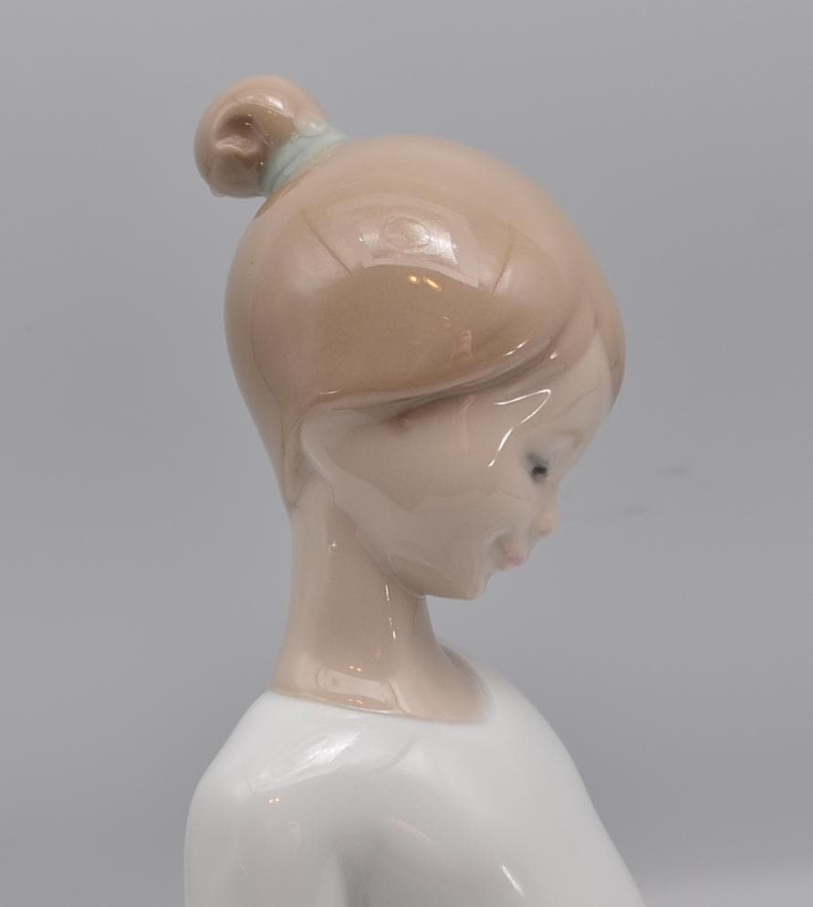 夢みるバレリーナ　★NAO・リヤドロ　スペイン　ポーセリン　光沢仕上げ　絶版