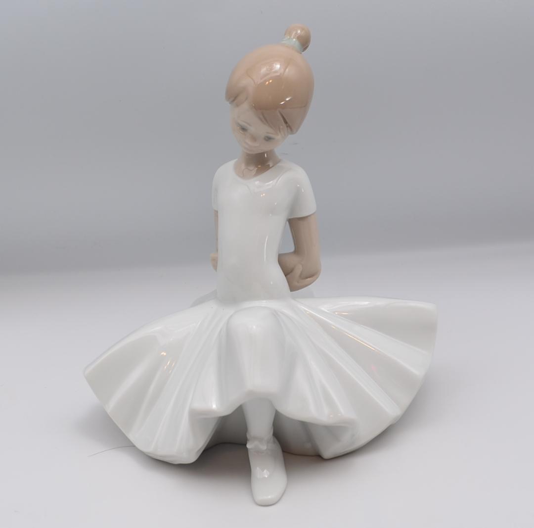 夢みるバレリーナ　★NAO・リヤドロ　スペイン　ポーセリン　光沢仕上げ　絶版