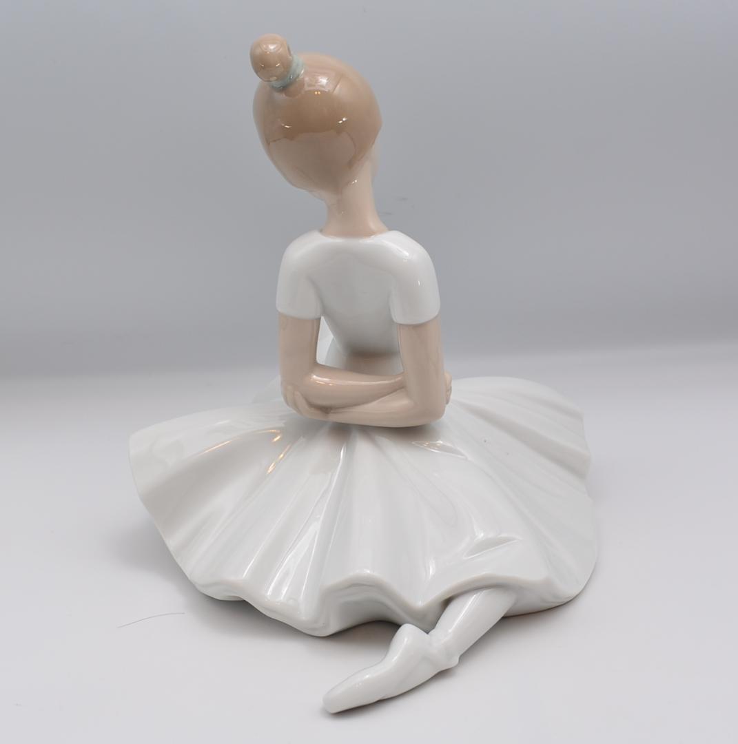 夢みるバレリーナ　★NAO・リヤドロ　スペイン　ポーセリン　光沢仕上げ　絶版
