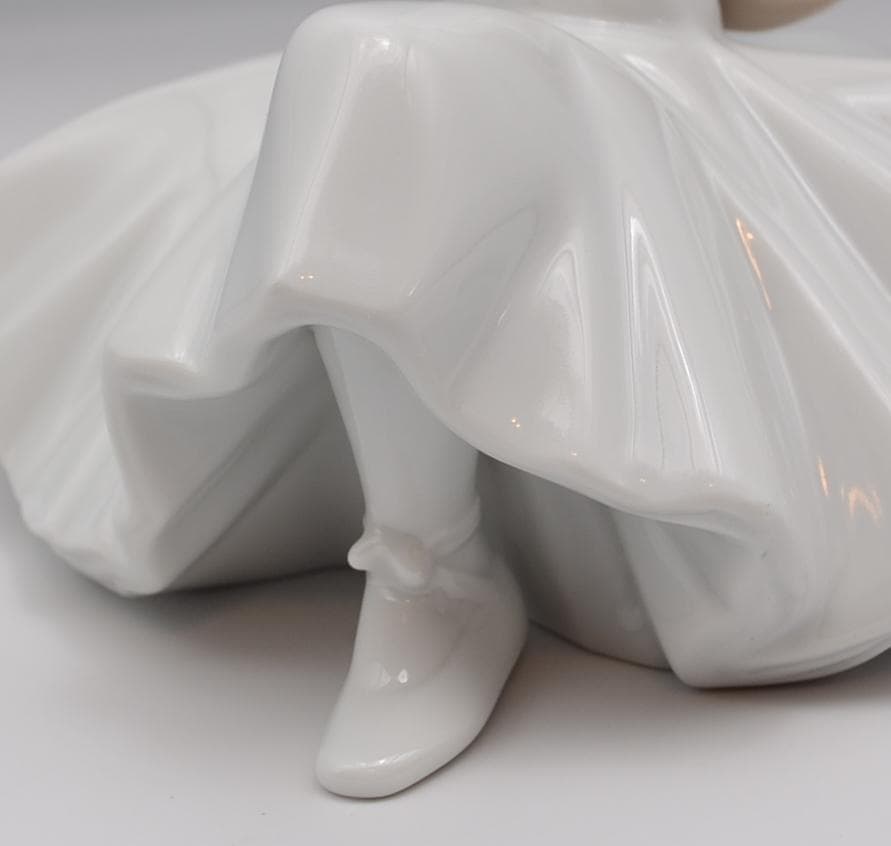 夢みるバレリーナ　★NAO・リヤドロ　スペイン　ポーセリン　光沢仕上げ　絶版