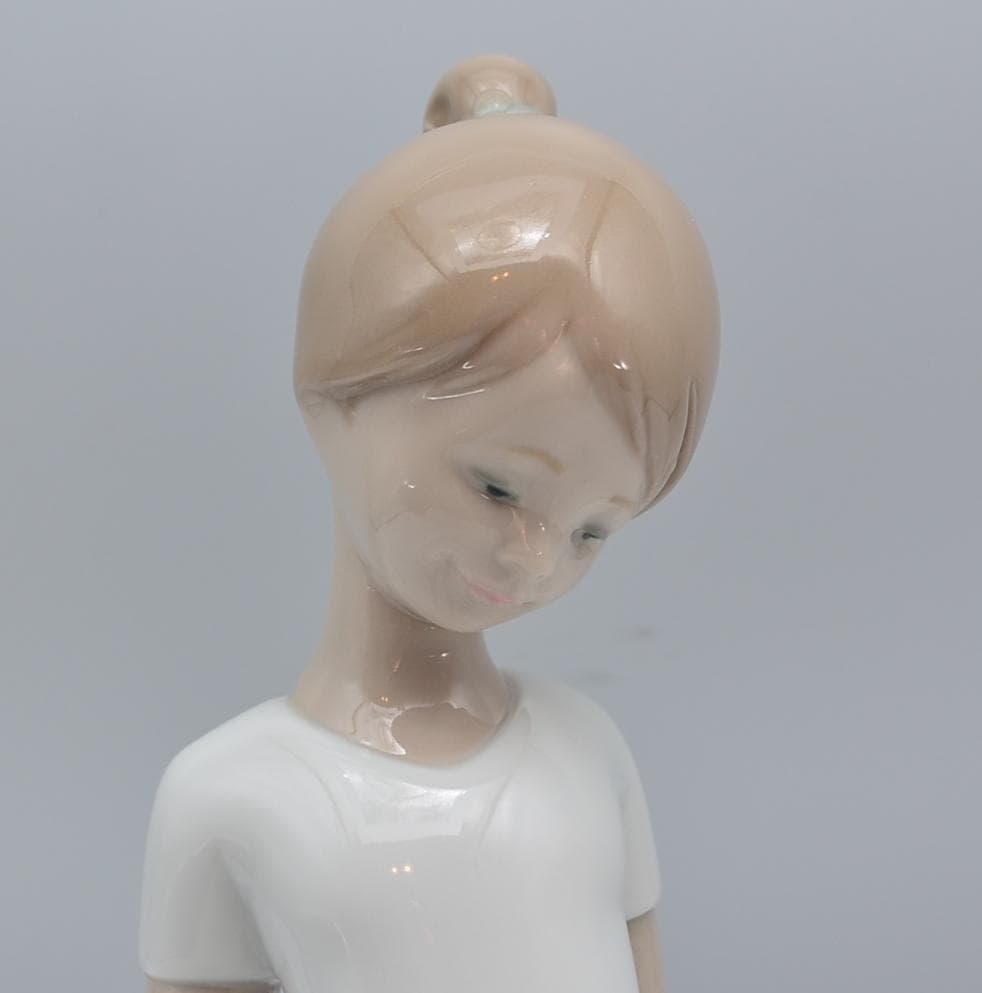 夢みるバレリーナ　★NAO・リヤドロ　スペイン　ポーセリン　光沢仕上げ　絶版