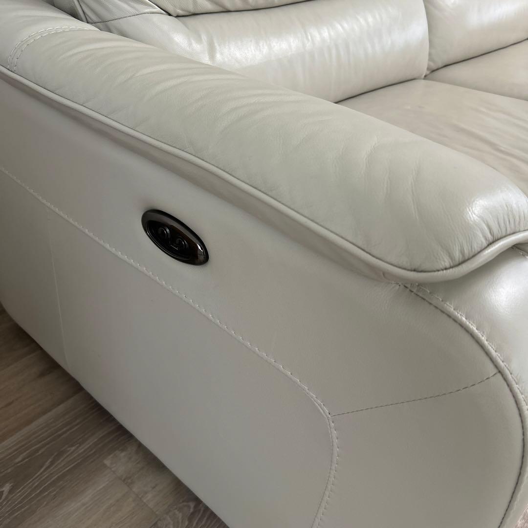 ニトリリクライニング　本革　ソファー　白　薄いベージュ　薄いグレー