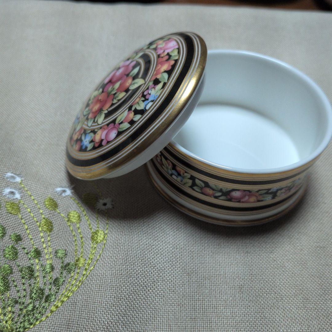 ウェッジウッドラウンドボックス