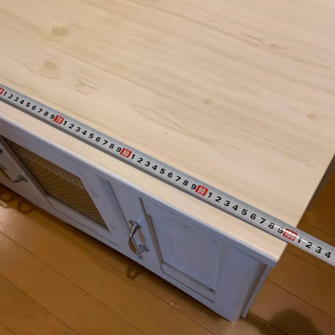 テレビ台、白地 木目調、テレビの大きさに合わせて飾り棚の高さを調節できます