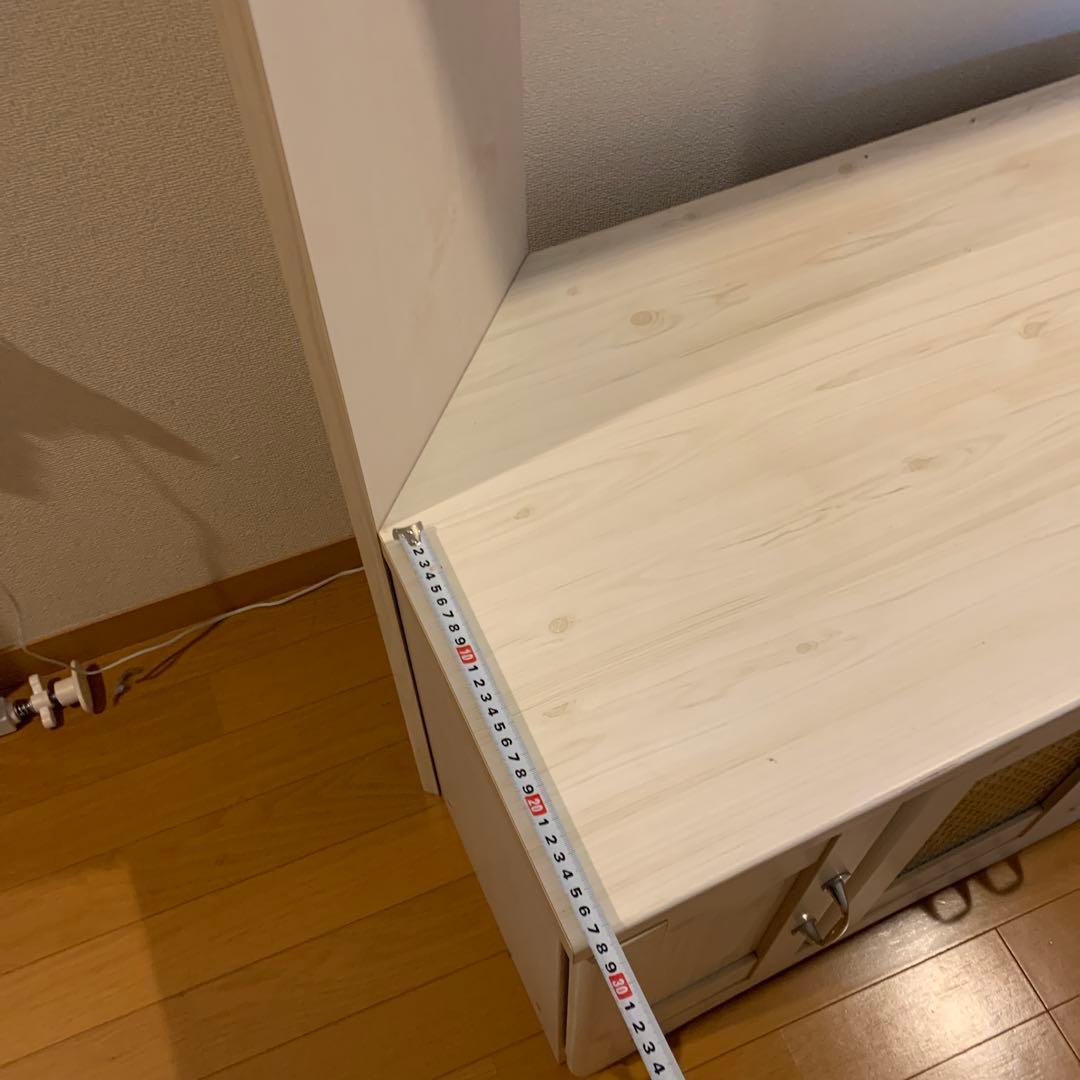 テレビ台、白地 木目調、テレビの大きさに合わせて飾り棚の高さを調節できます