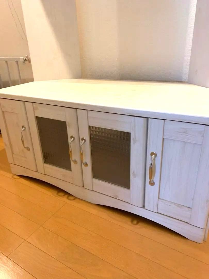 テレビ台、白地 木目調、テレビの大きさに合わせて飾り棚の高さを調節できます