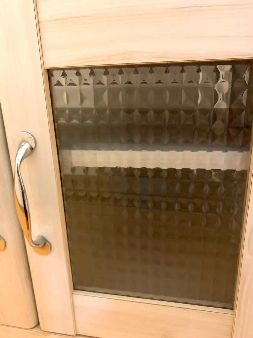 テレビ台、白地 木目調、テレビの大きさに合わせて飾り棚の高さを調節できます