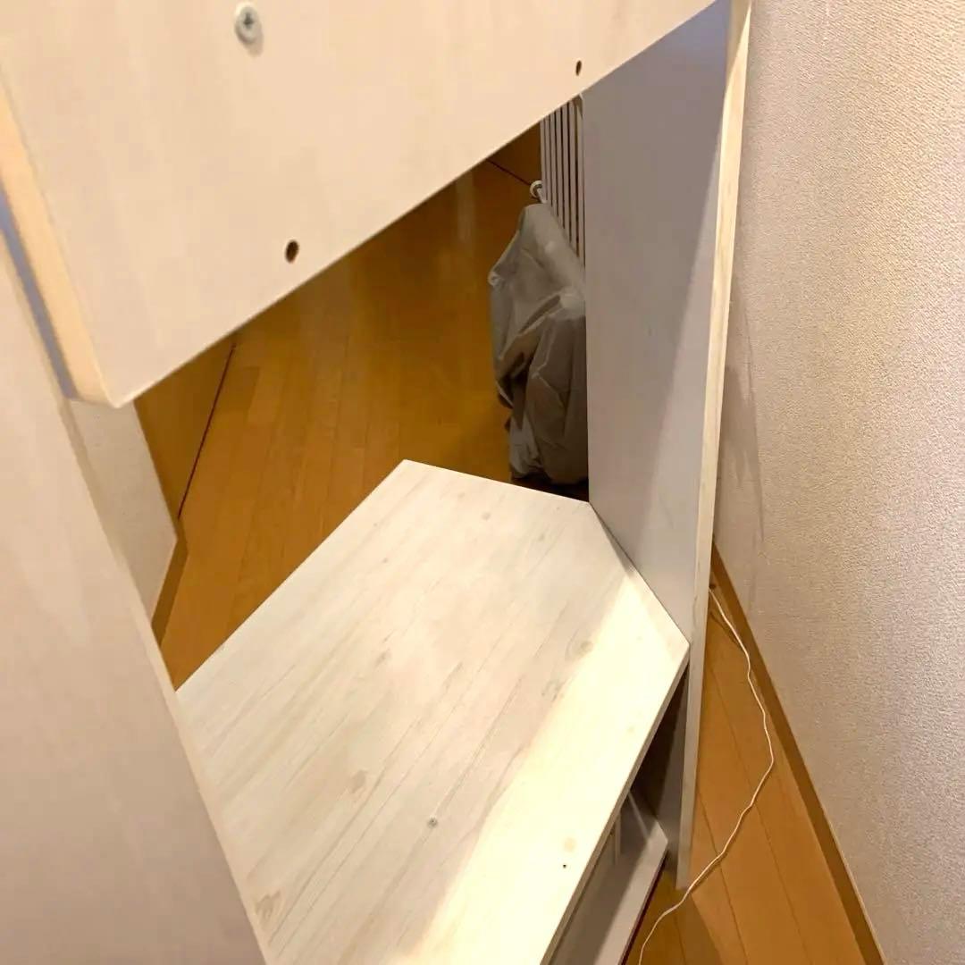 テレビ台、白地 木目調、テレビの大きさに合わせて飾り棚の高さを調節できます