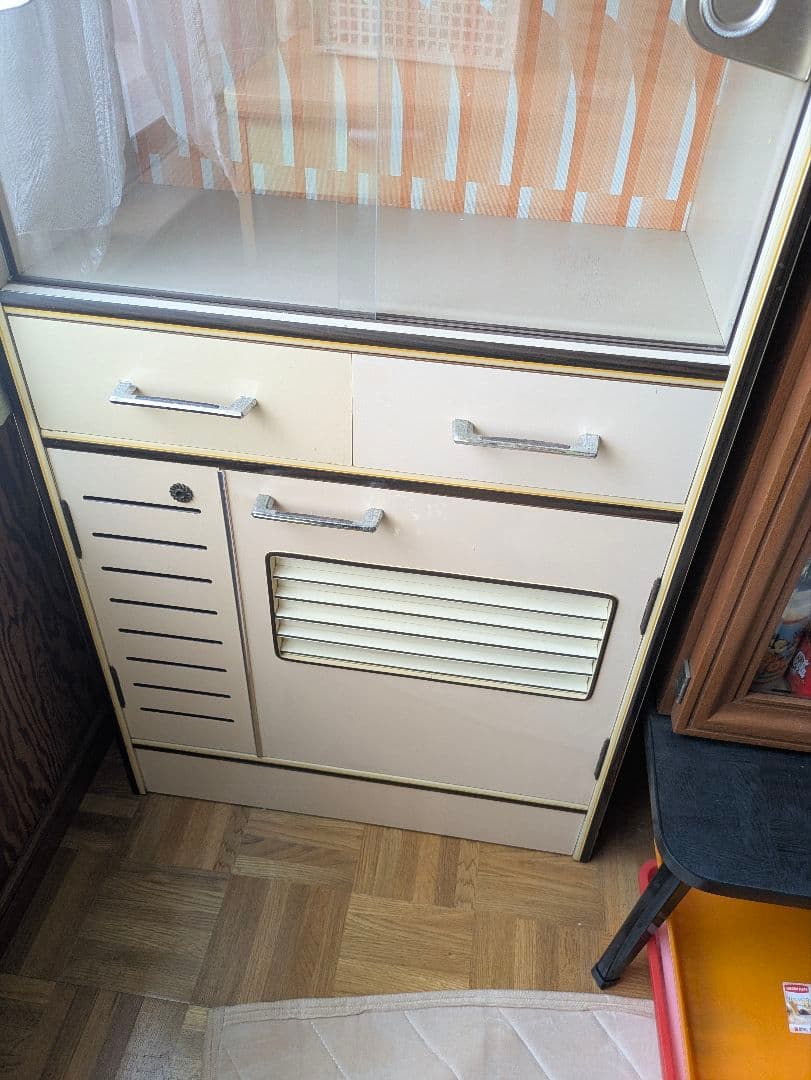 昭和レトロ　ポップ　食器棚　収納キャビネット ガラス棚付き　当時物