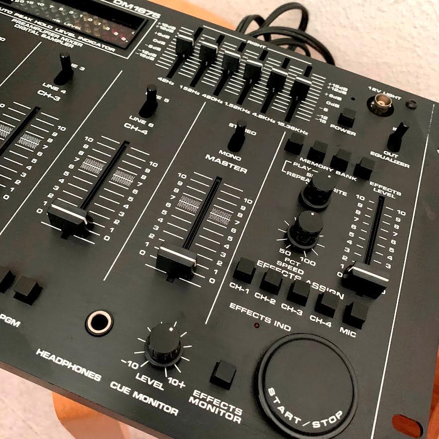 Numark DM1675 高性能4ch サンプラー搭載 DJミキサー - メルカリ