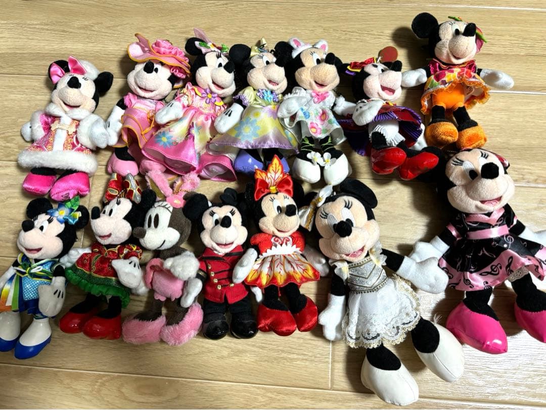 歴代シーズンミニー ミニー ぬいぐるみバッジ - メルカリ