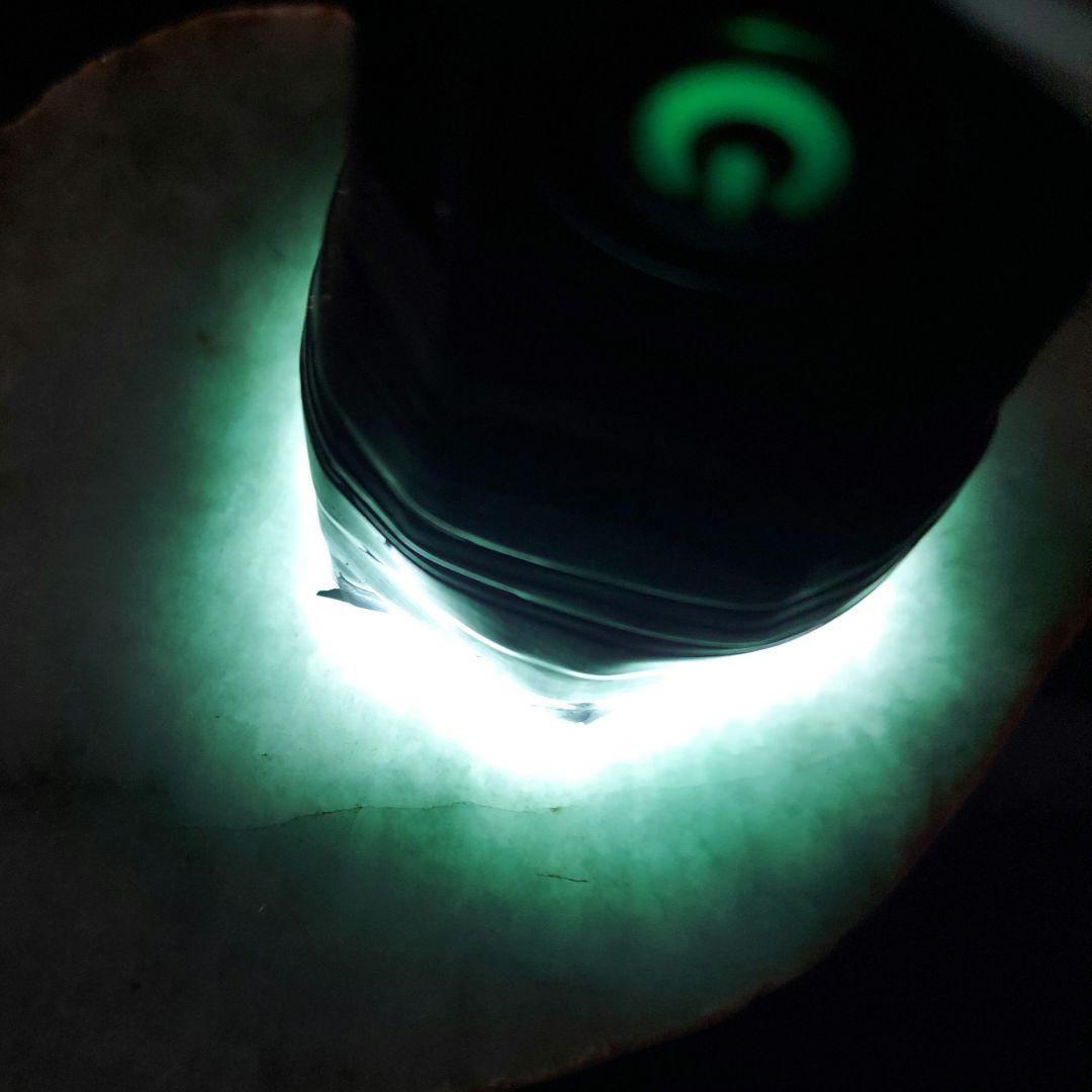 淡いグリーンが綺麗✨ 大きな JADEITE 本翡翠 原石 1面磨き 561 - メルカリ