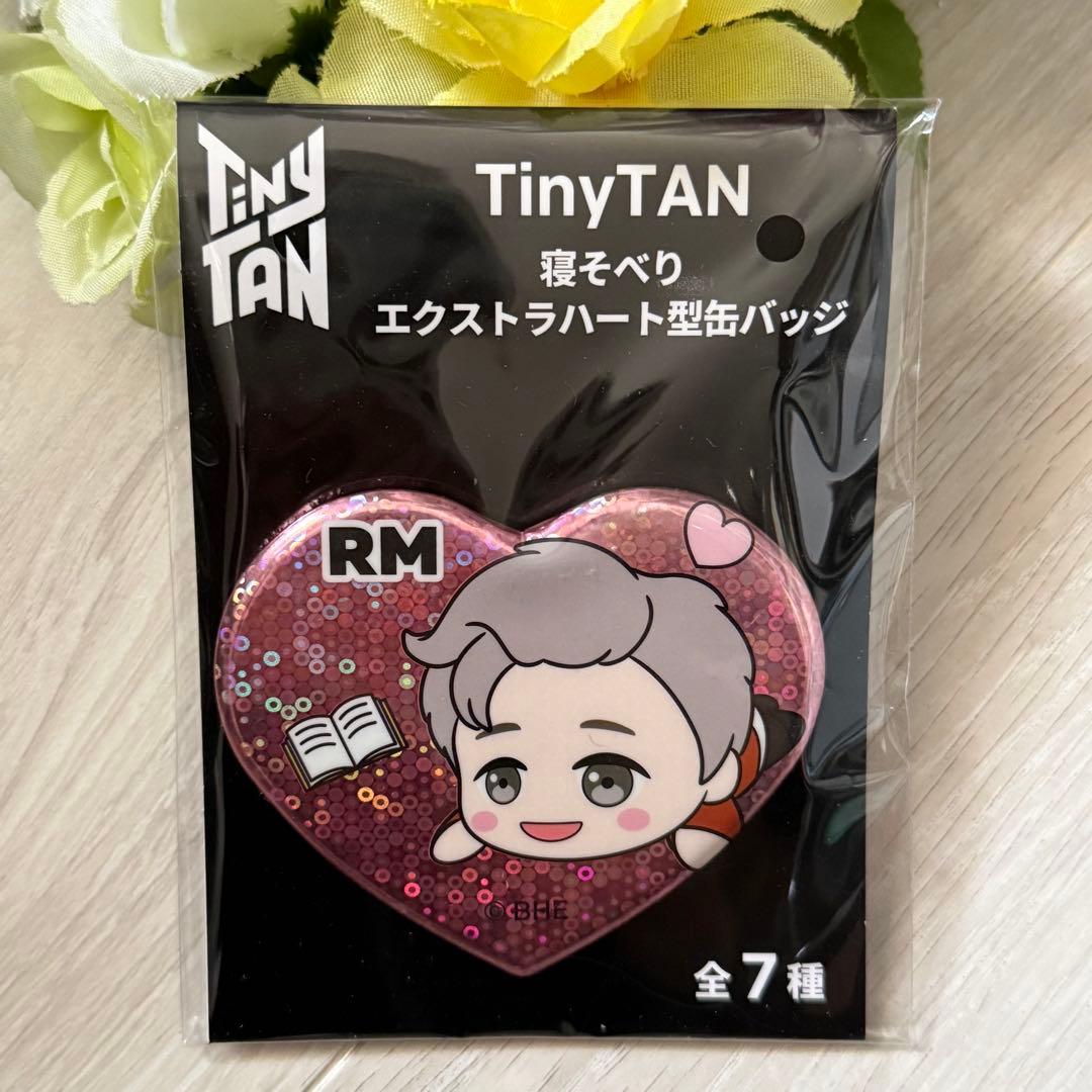 TinyTAN 寝そべりエクストラ缶バッジ RM - メルカリ