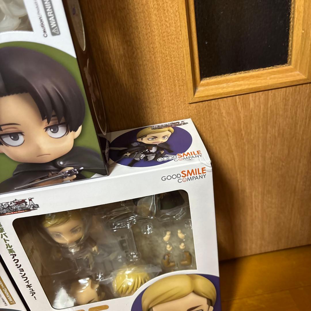 進撃の巨人　ねんどろいど　フィギュア　エレン　エルヴィン　リヴァイ