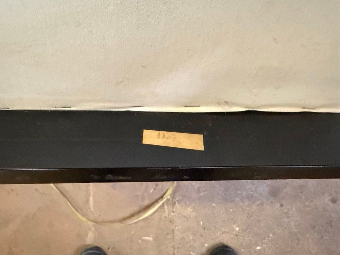 黒のレザーオットマン