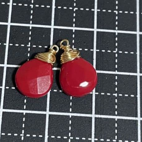 コーラル巻きピアス